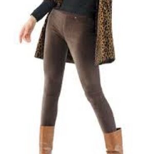 HUE Chocolate Corduroy Leggings